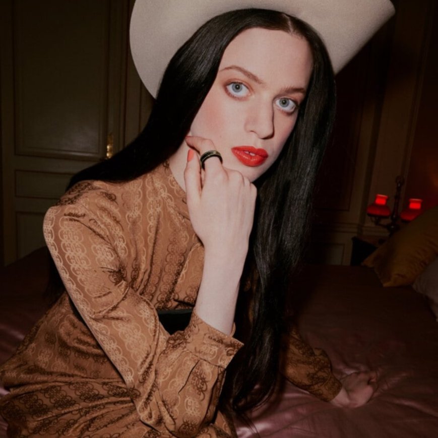 Gucci launches a smart ring in partnership with Ōura. It detects heart rate, respiratory rate, and temperature.