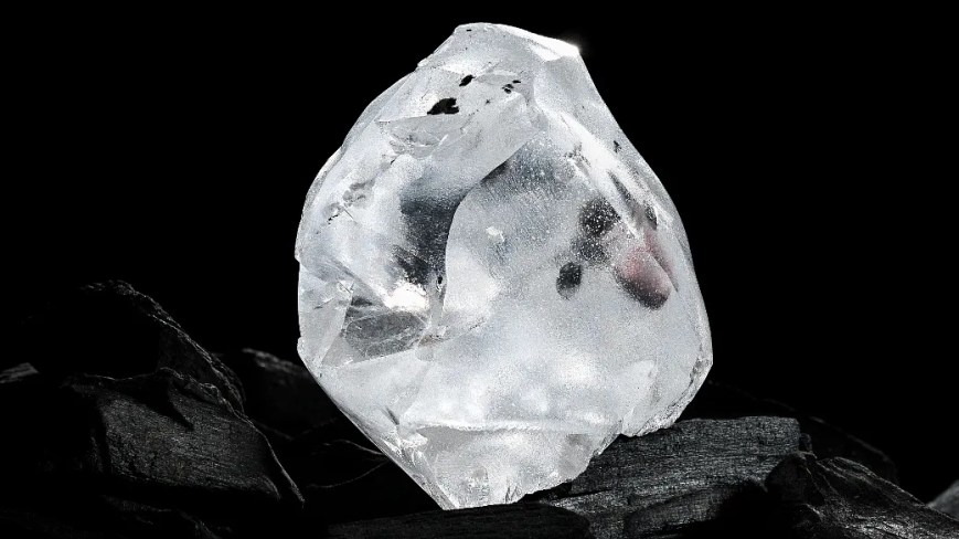Cosa Fai Con Un Diamante Grezzo Da 910 Carati?
