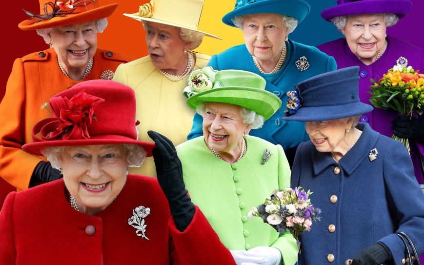 Who is the designer of Elizabeth II’s outfits?
