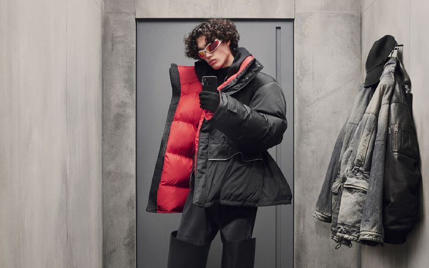 Mirror selfies reached new heights with Balenciaga’s fall 23 collection.